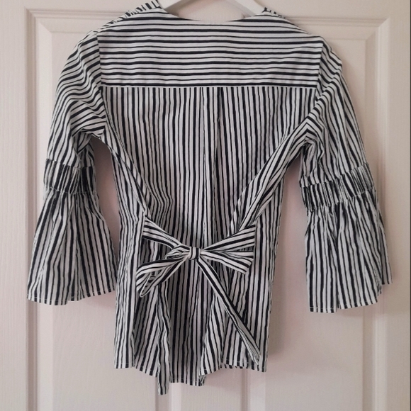 HOST PICK♣️Forcast Striped V-neck Blouse Size 6 - Picture 3 of 9